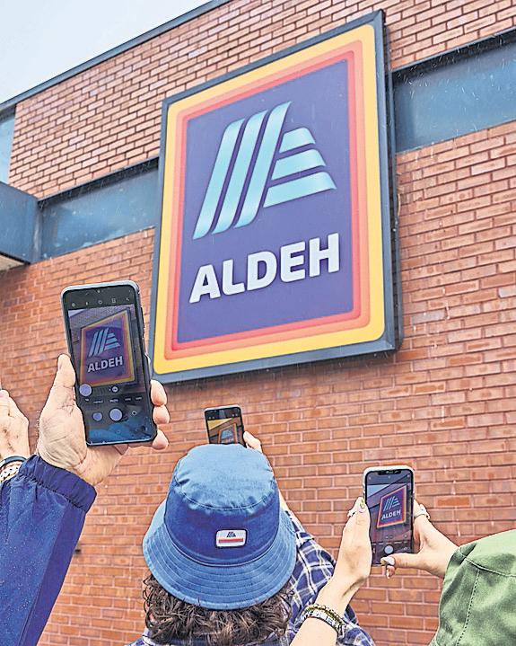 Up for it: 'Aldeh' supermarket tribute to Oasis to live forever