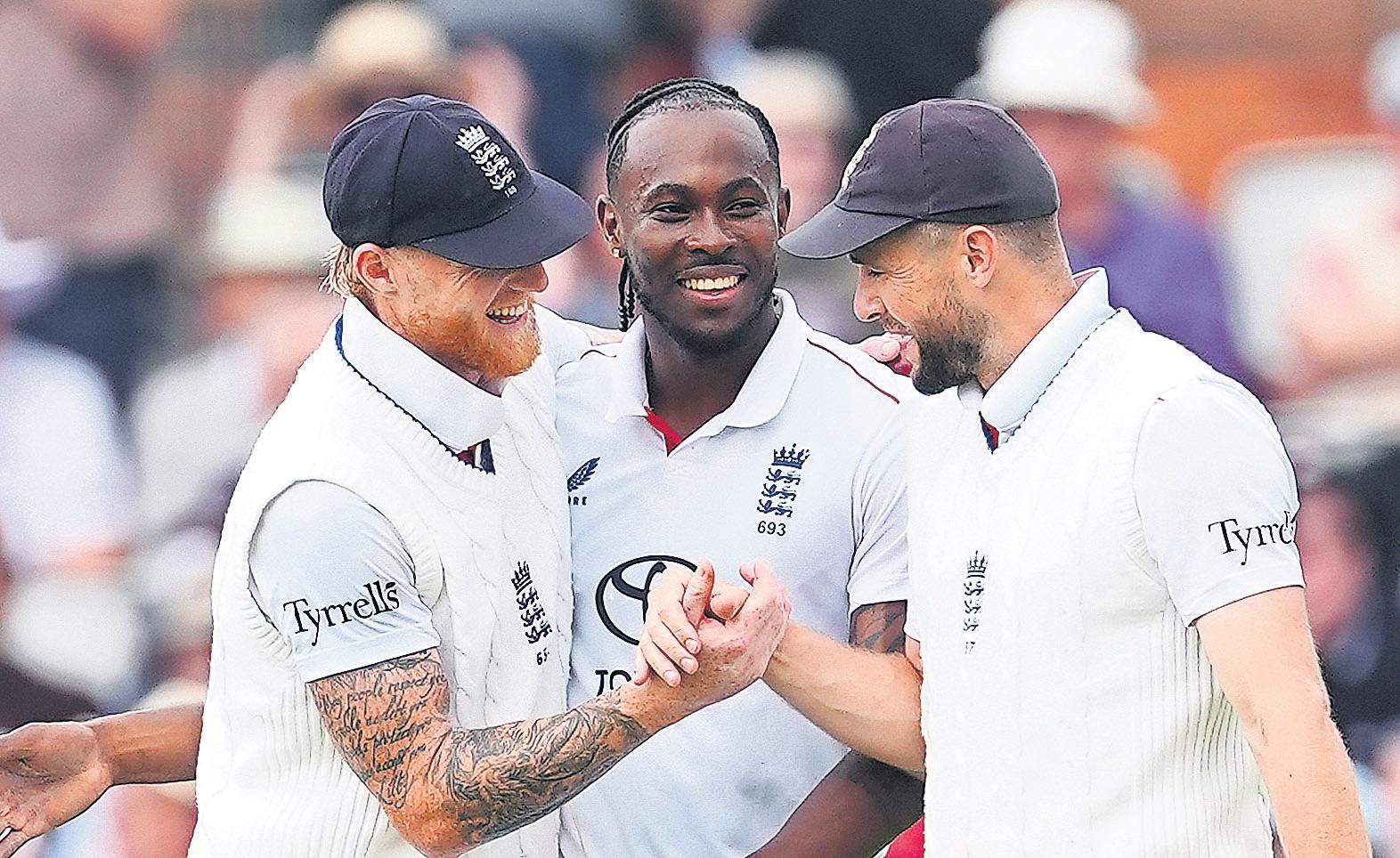 Captain combines with Archer for dream team that shows hosts what could be with ball in hand