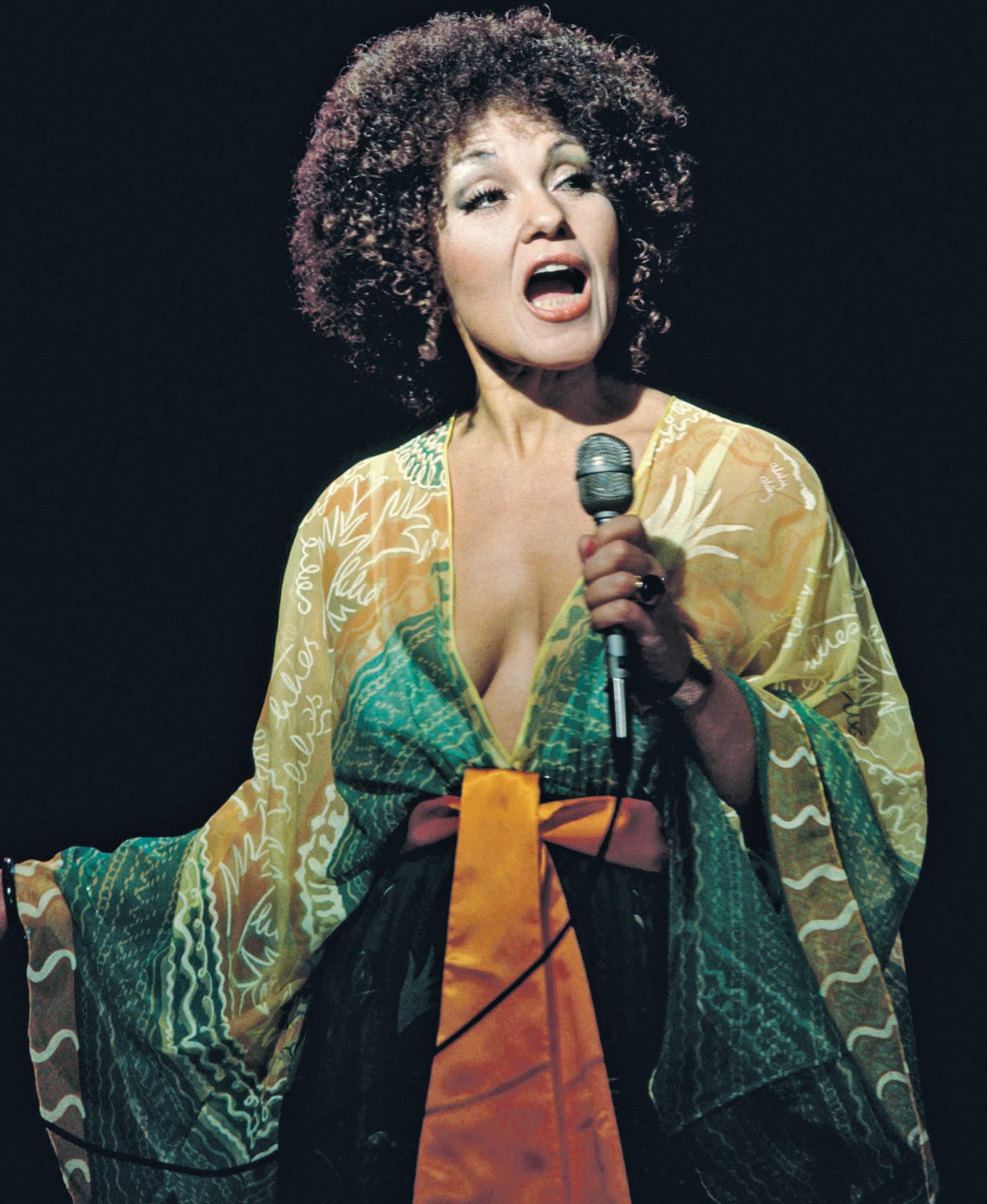 Cleo Laine, Grammy winner and Britain's most successful jazz singer, dies aged 97