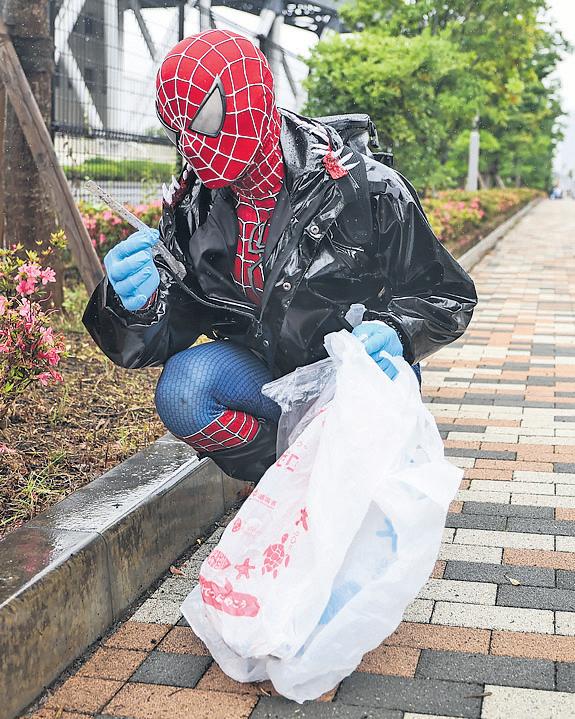Gloves on! Litter-pickers compete for SpoGomi world cup