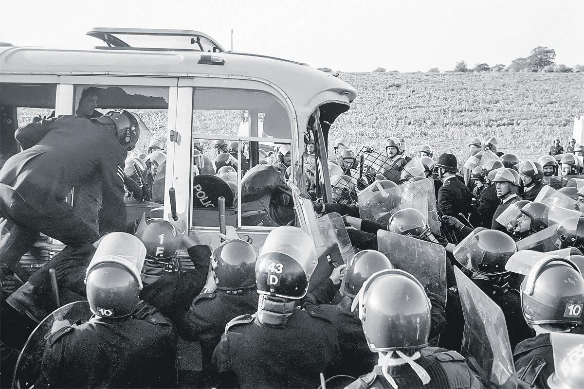 Vince calls for inquiry into 1985 Battle of the Beanfield