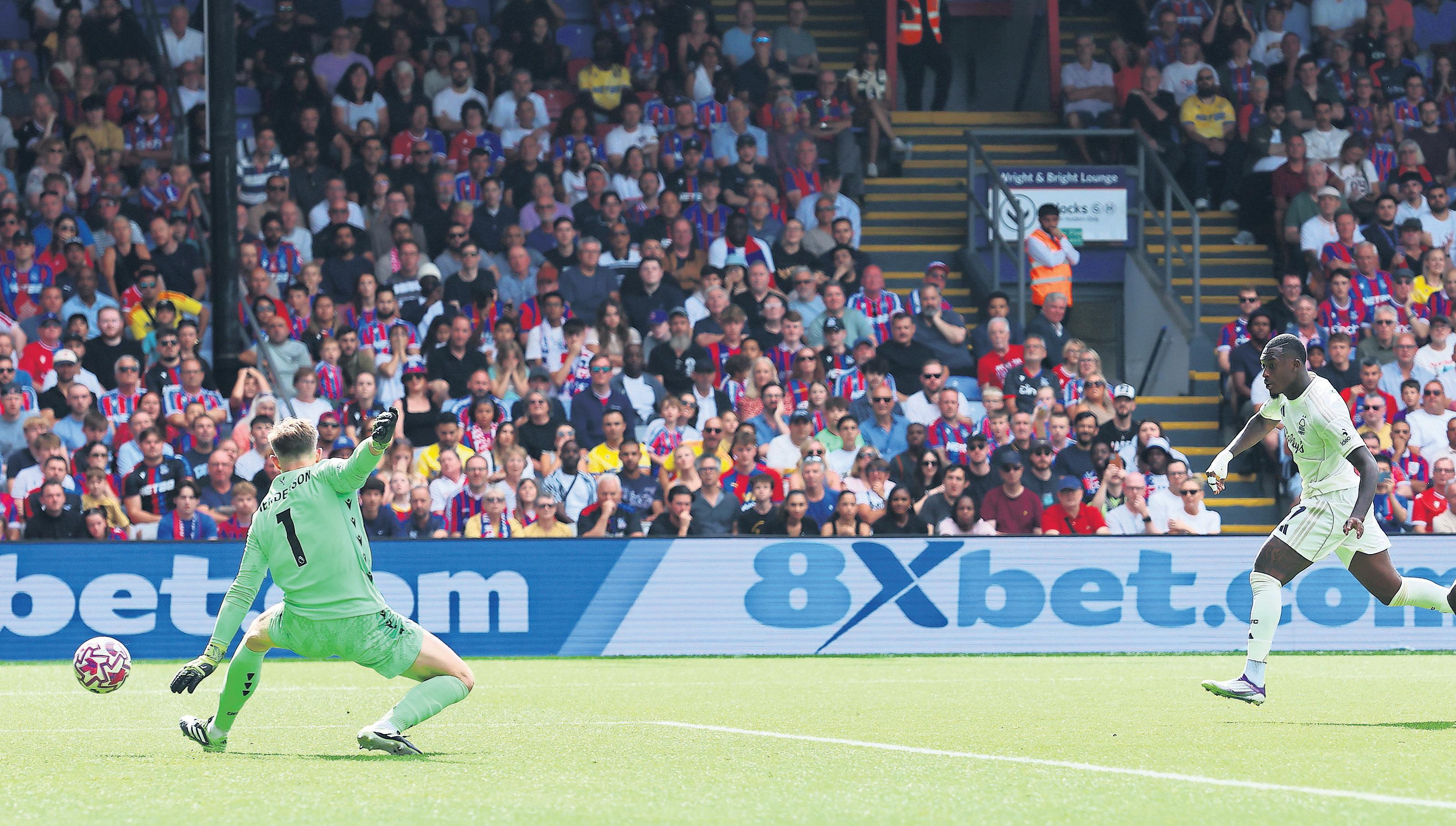 Hudson-Odoi strike denies Palace again in 'El Casico'