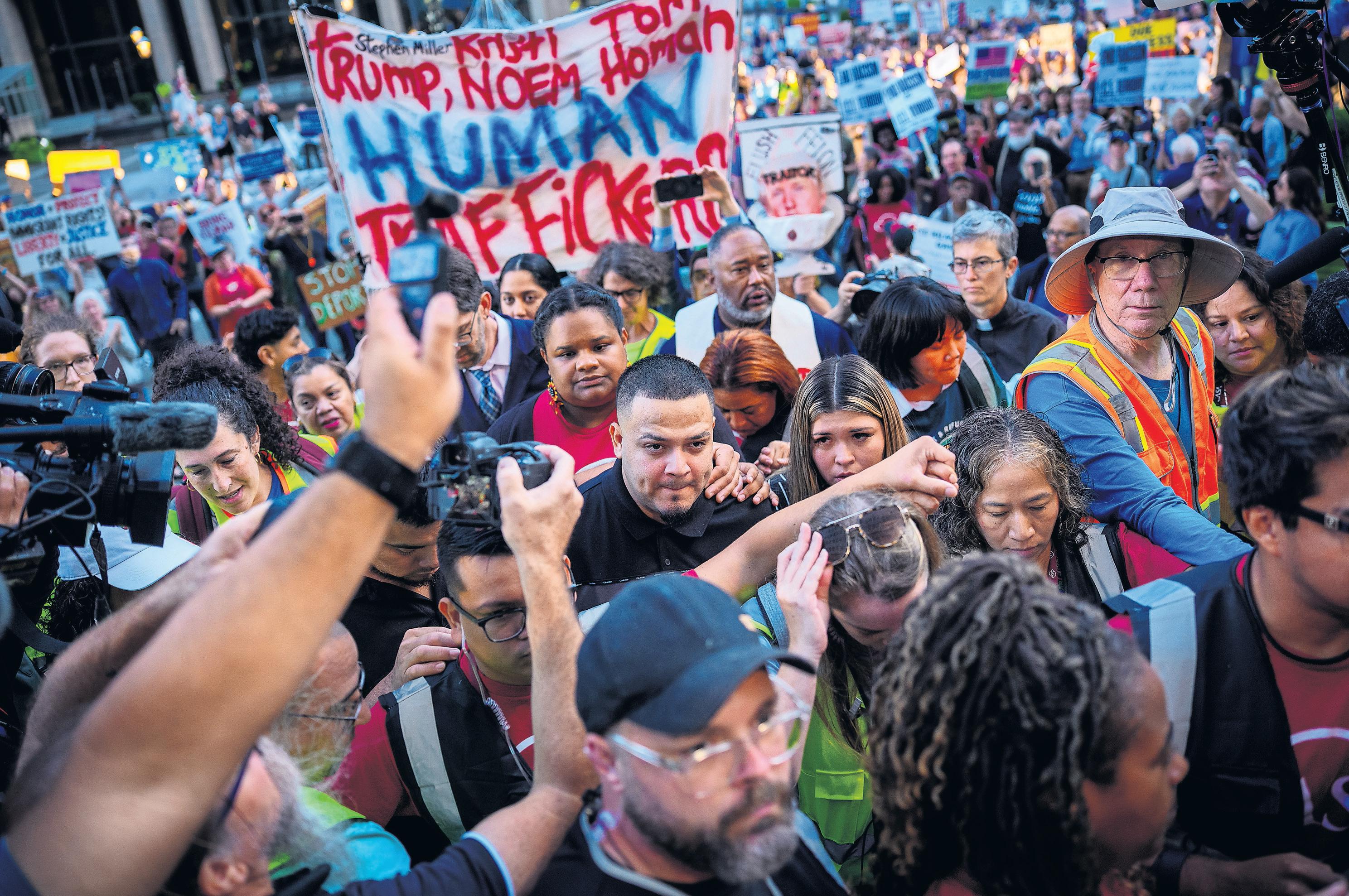 Kilmar Ábrego García detained after reporting to Ice office in Baltimore