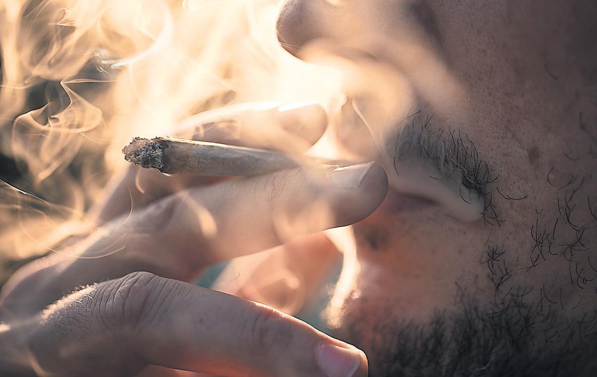 Cannabis use for pain or depression 'adds to risk of paranoia'
