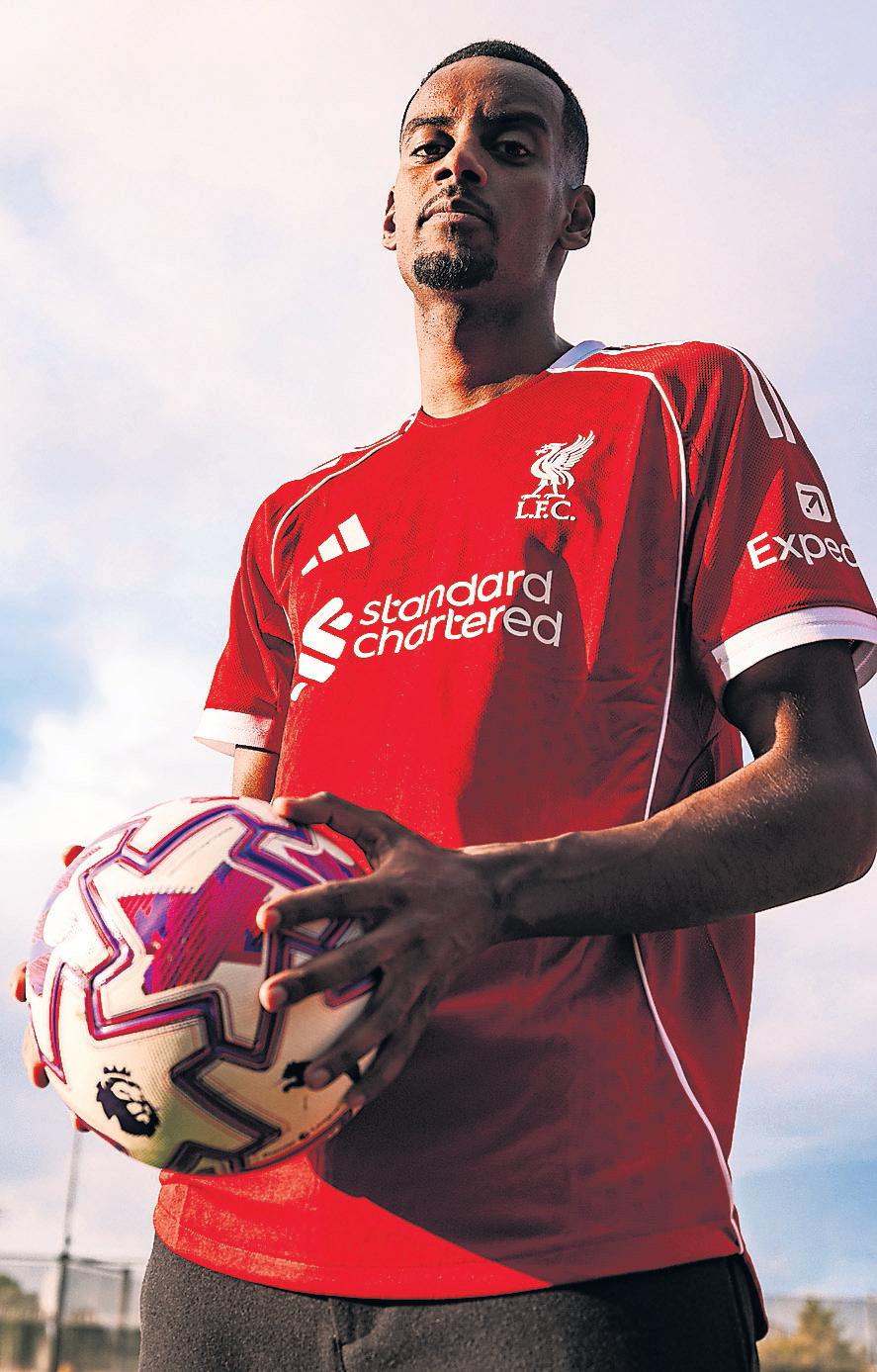 How will Slot change his tactics at Liverpool to get the best out of Isak?