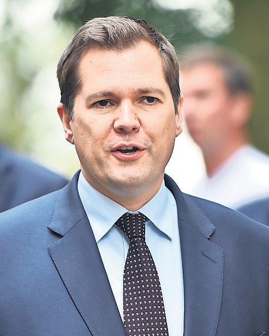 Jenrick calls for asylum seekers to be detained in camps