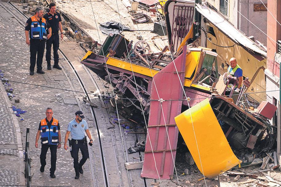 Three Britons among 16 killed in Lisbon crash