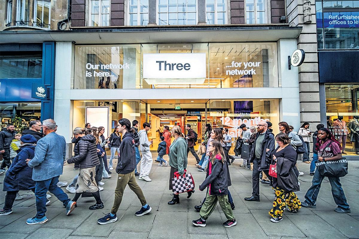 Phone shops lock their doors after huge rise in robberies by gangs