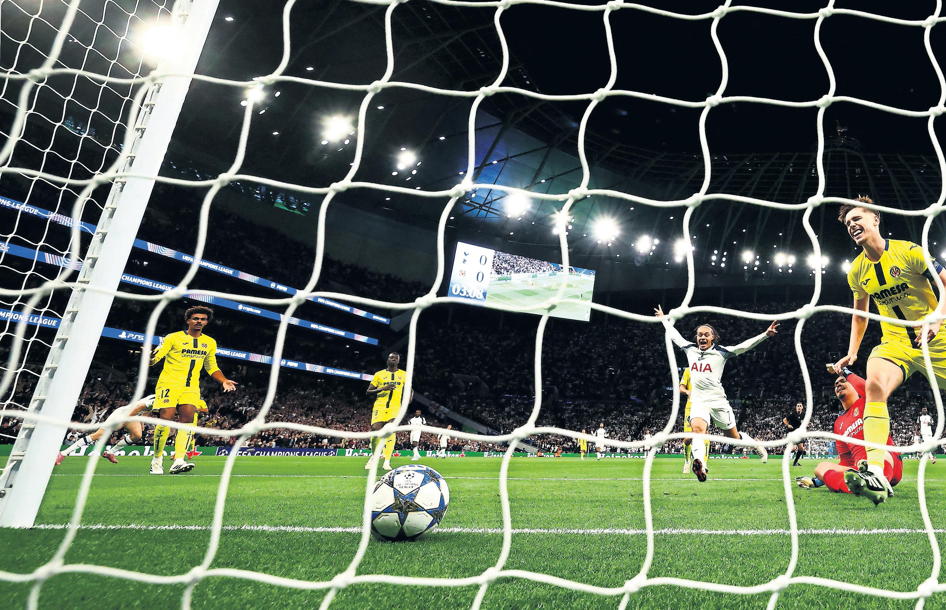 Luiz Júnior gifts win to Tottenham as Frank makes perfect elite start