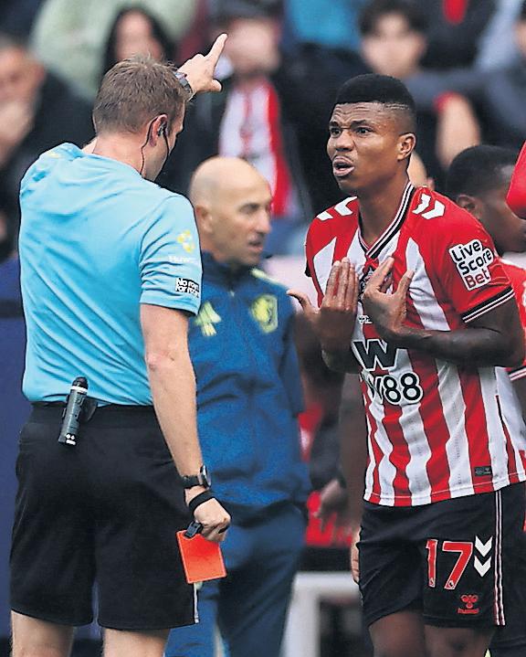 Emery takes aim at his 'lazy' players while Sunderland discover red resolve