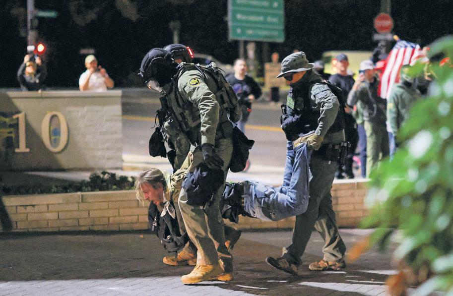 Judge blocks president's order to send national guard to Oregon