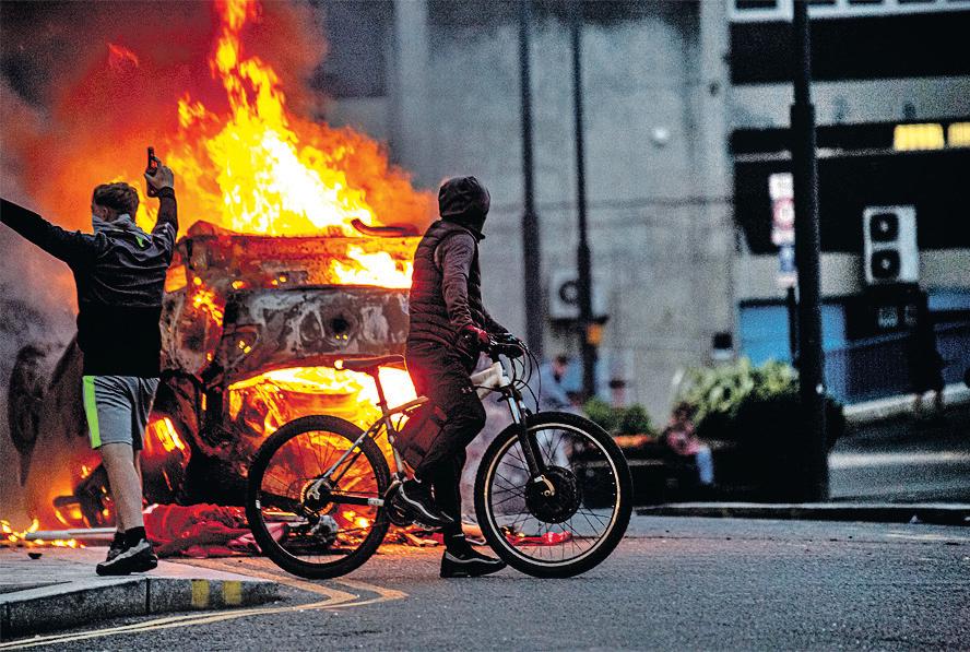 Failure to stem misinformation online 'could lead to more riots'