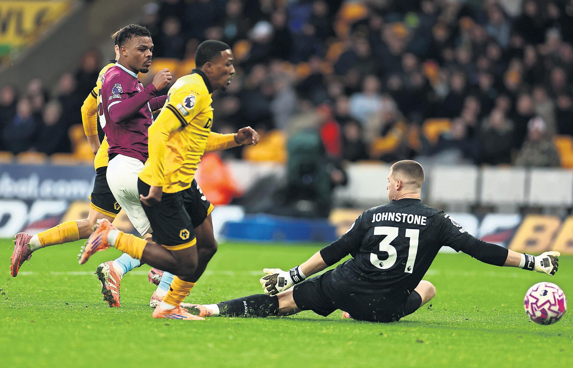 Wolves fans turn on Pereira after Foster snatches late winner