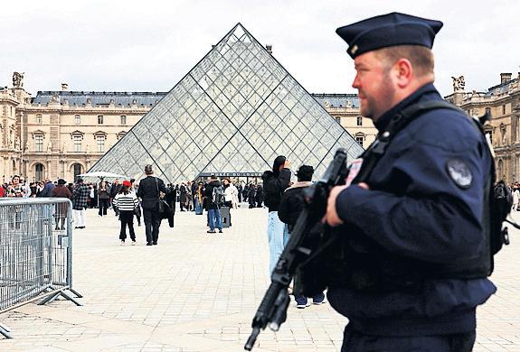 Louvre burglary was a security 'wake-up call', says auditor