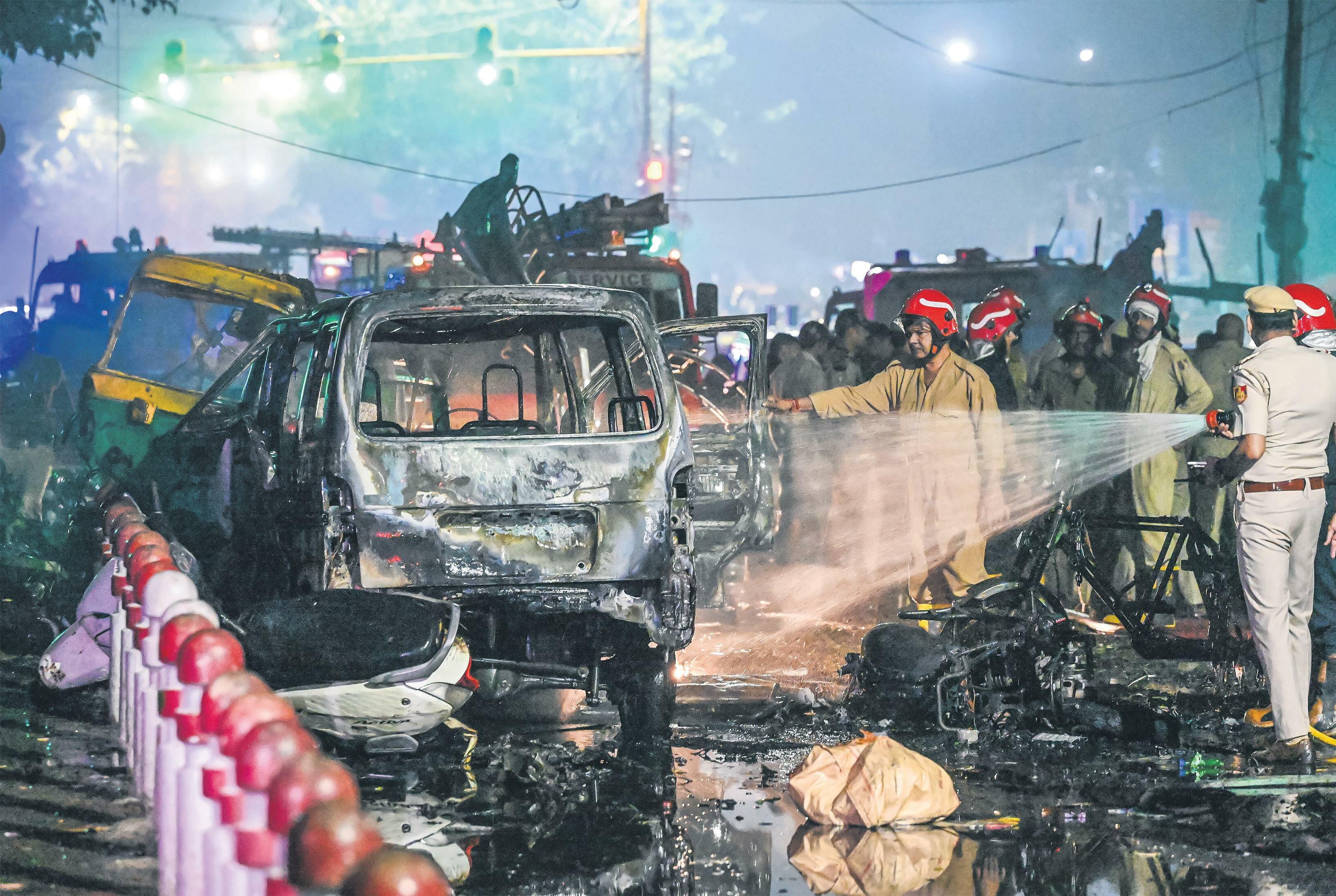 Eight people killed as car explodes near Delhi monument