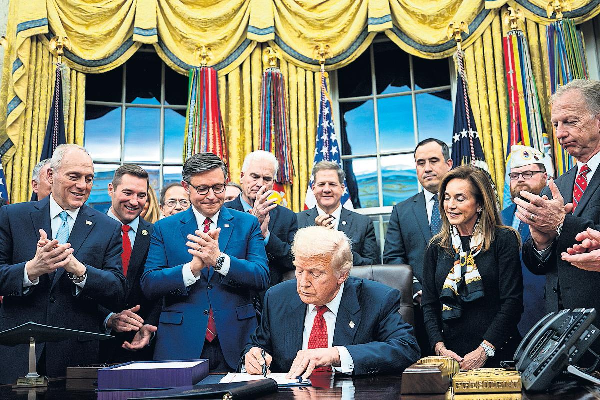 Risky vote ahead for president after his failure to halt release of files