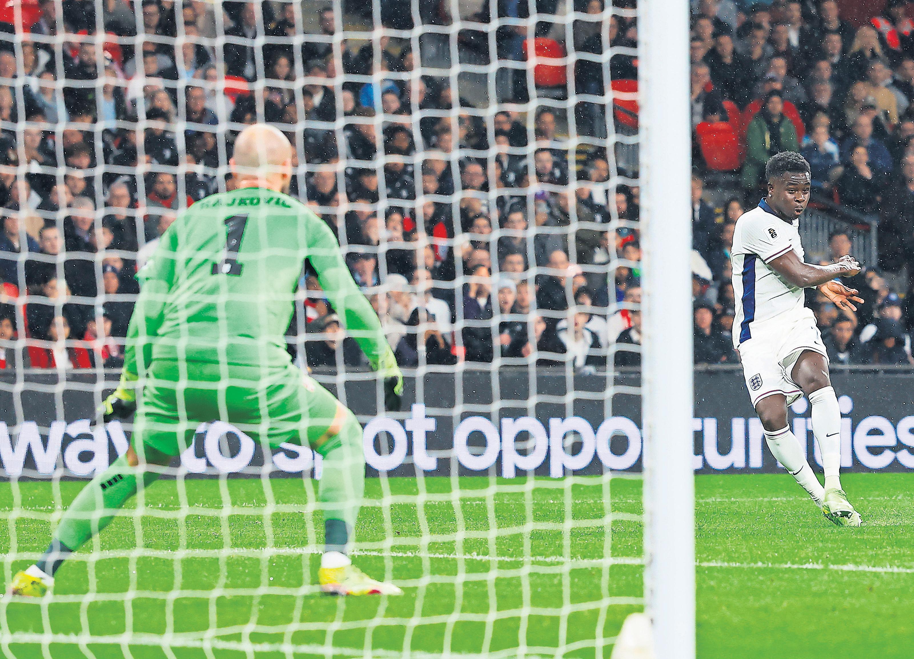 Precision of Saka and Eze lights up damp night