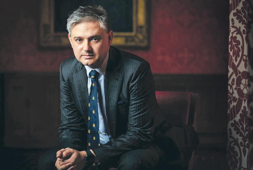 Starmer calls on Farage to address racism claims