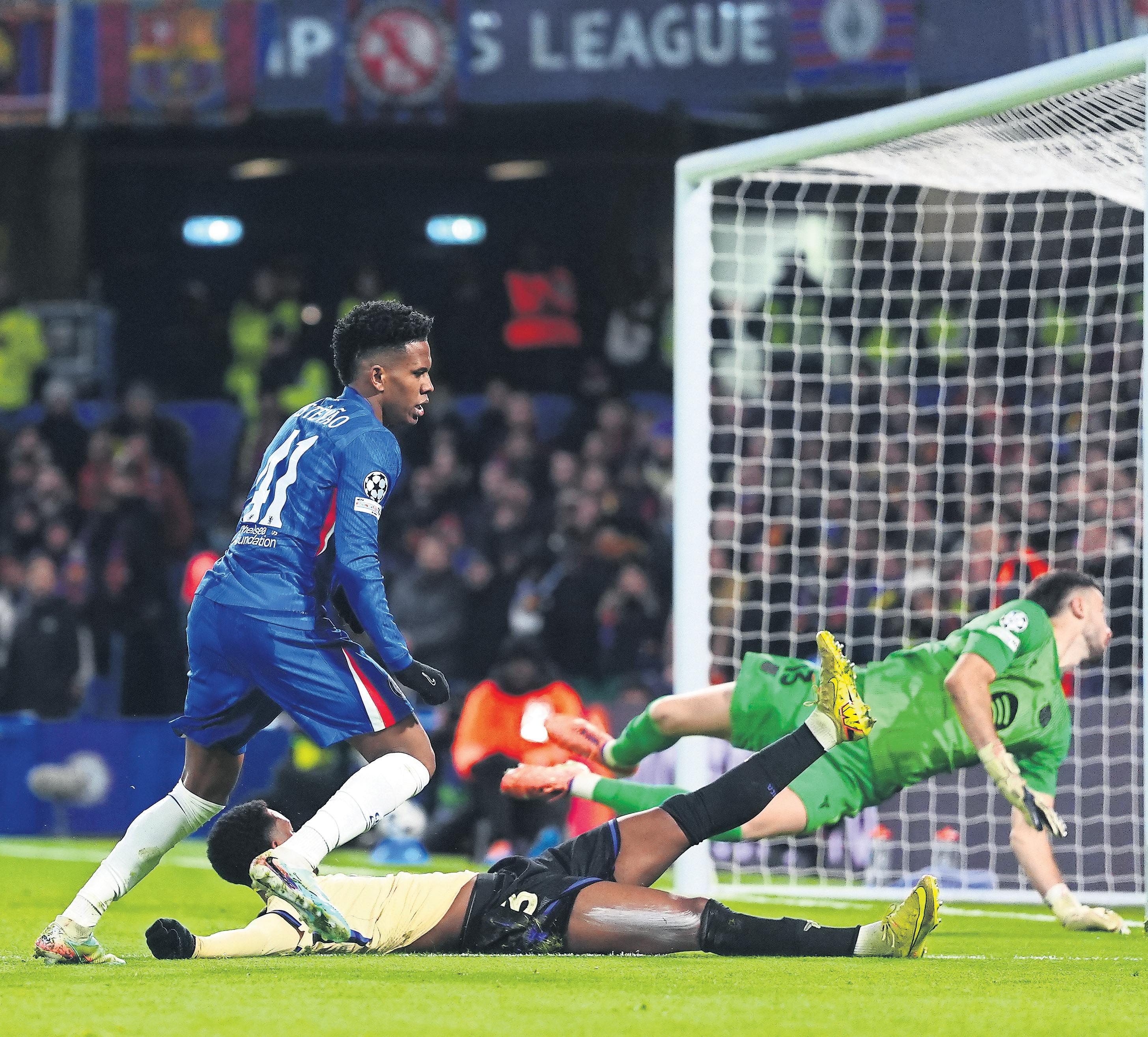 Estêvão wriggles like Messi to bewitch Barcelona