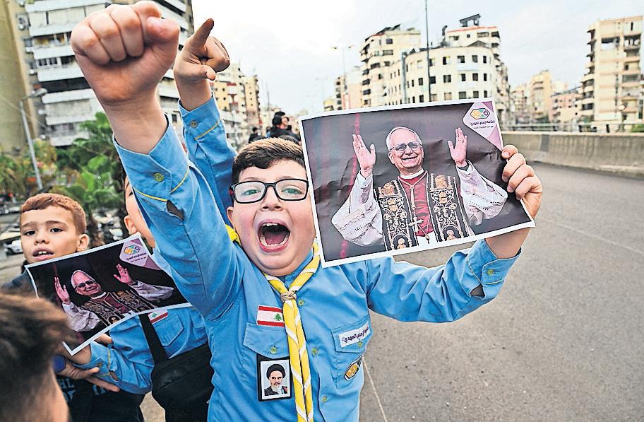 Pope urges politicians to strive for peace on visit to Lebanon