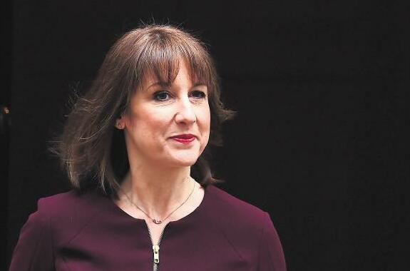 Reeves criticises Farage for benefit cap 'division'