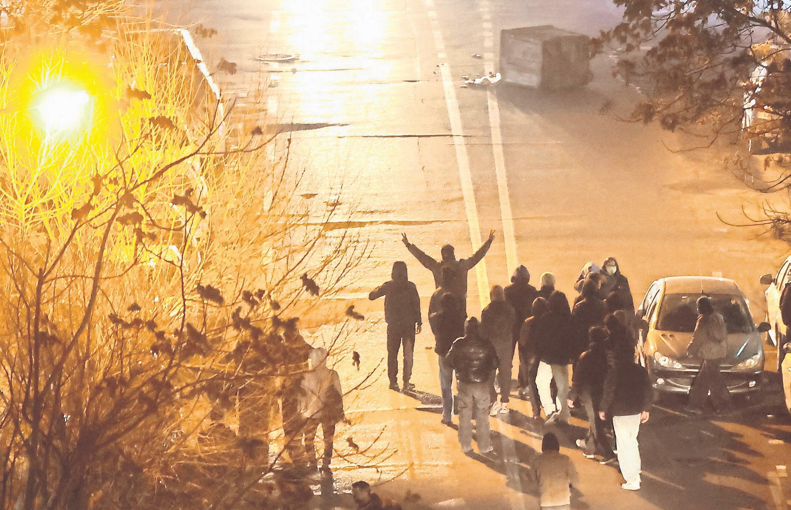 Iran downplays protests as anti-US crowds rally