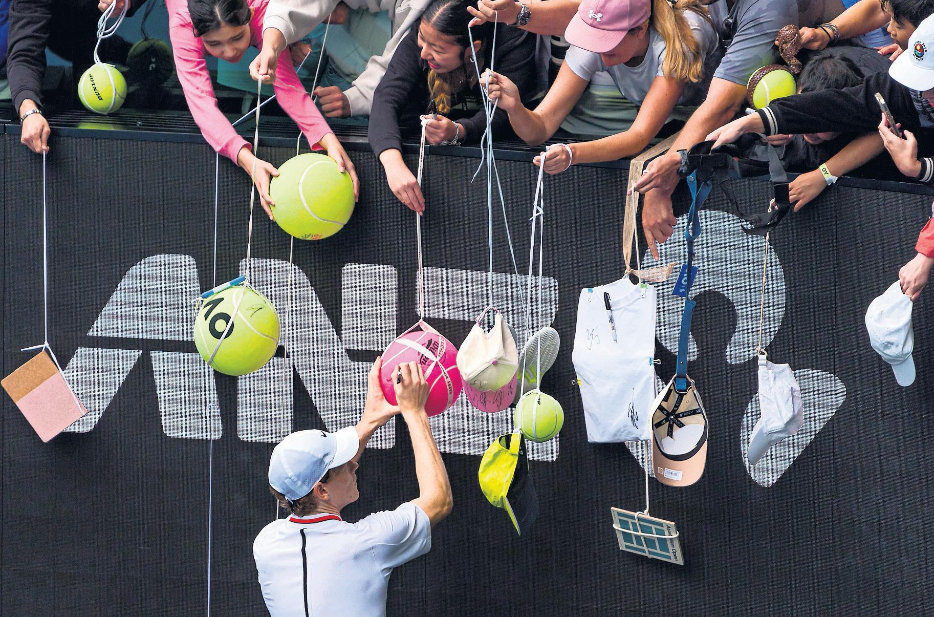 Festival feel Three-week slams leave Wimbledon trailing
