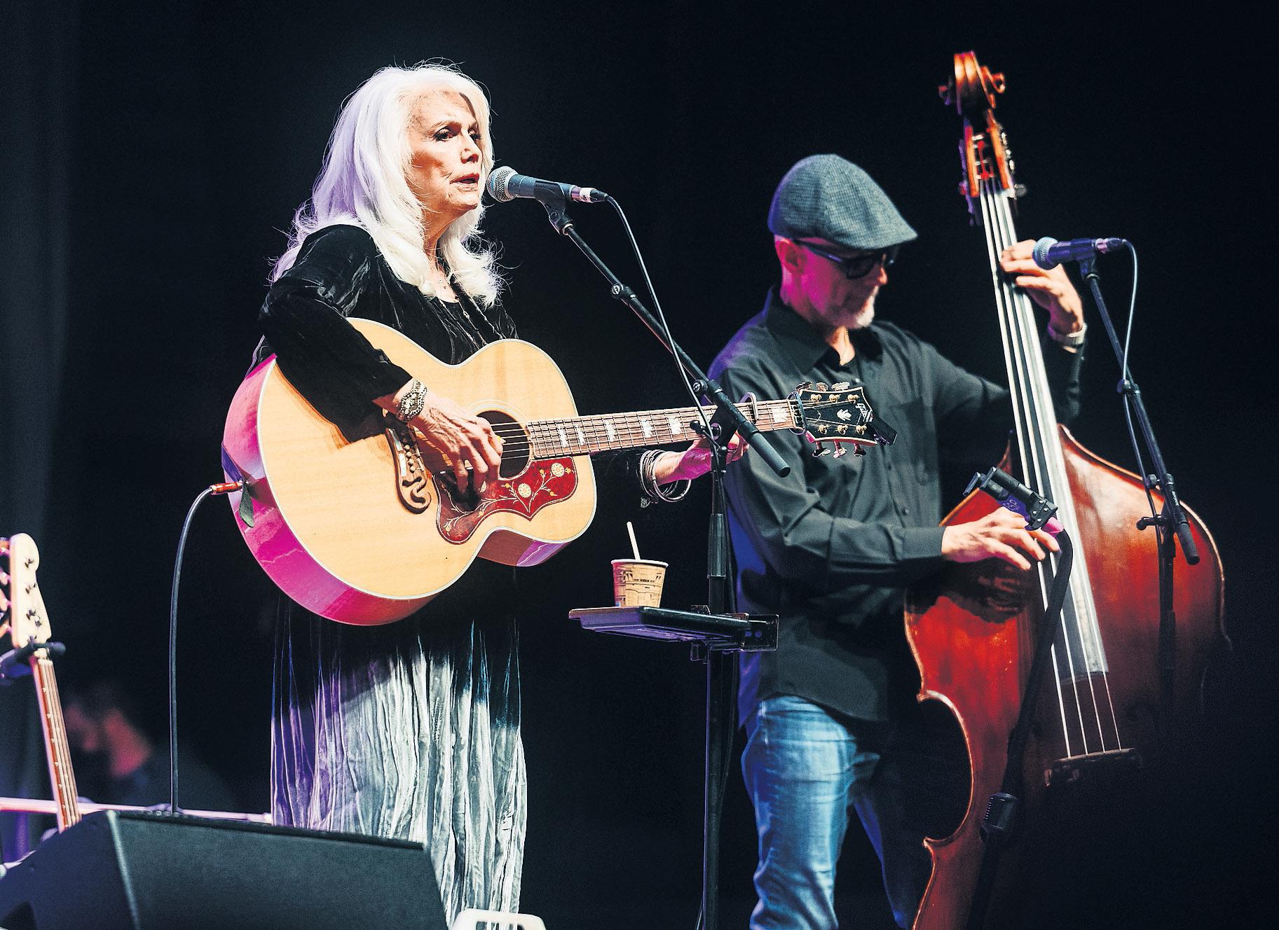 Review Legend of country gets fans rocking in the aisles