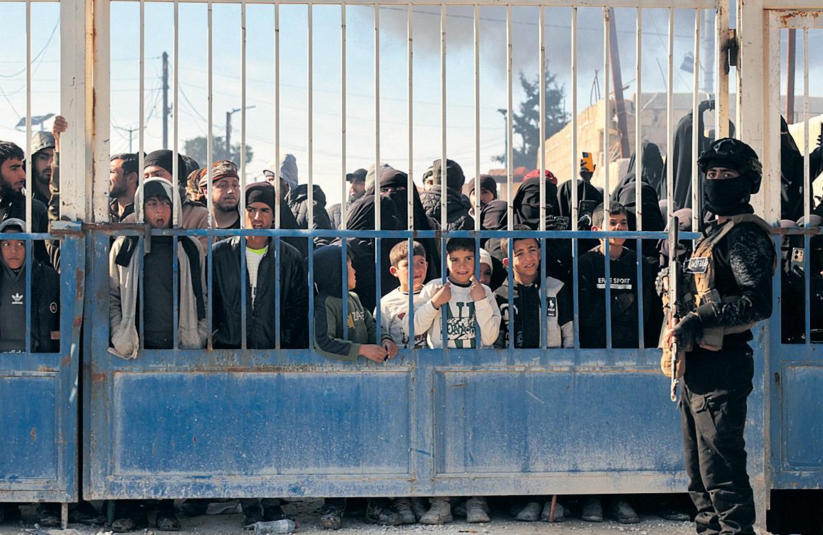 Fears grow over IS detainees as Kurdish captors routed