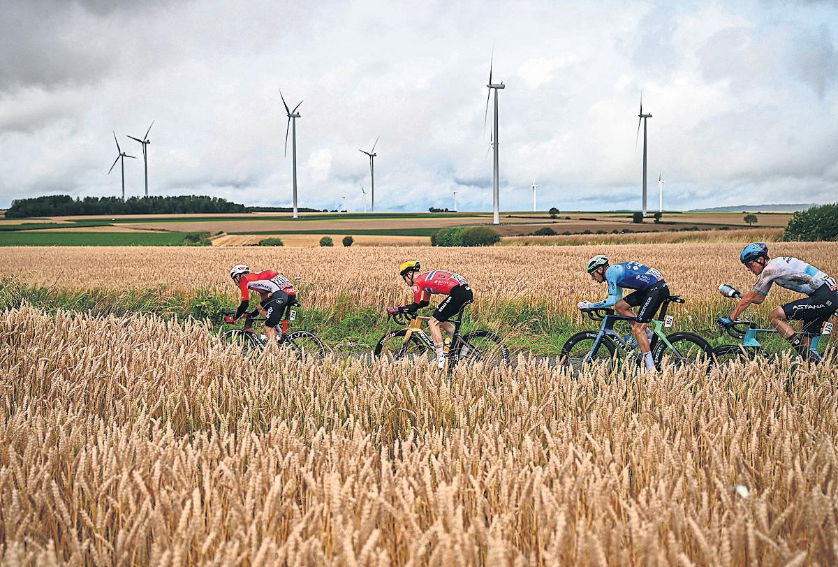 Solar and wind surpass fossil fuels to provide 30% of EU's electricity