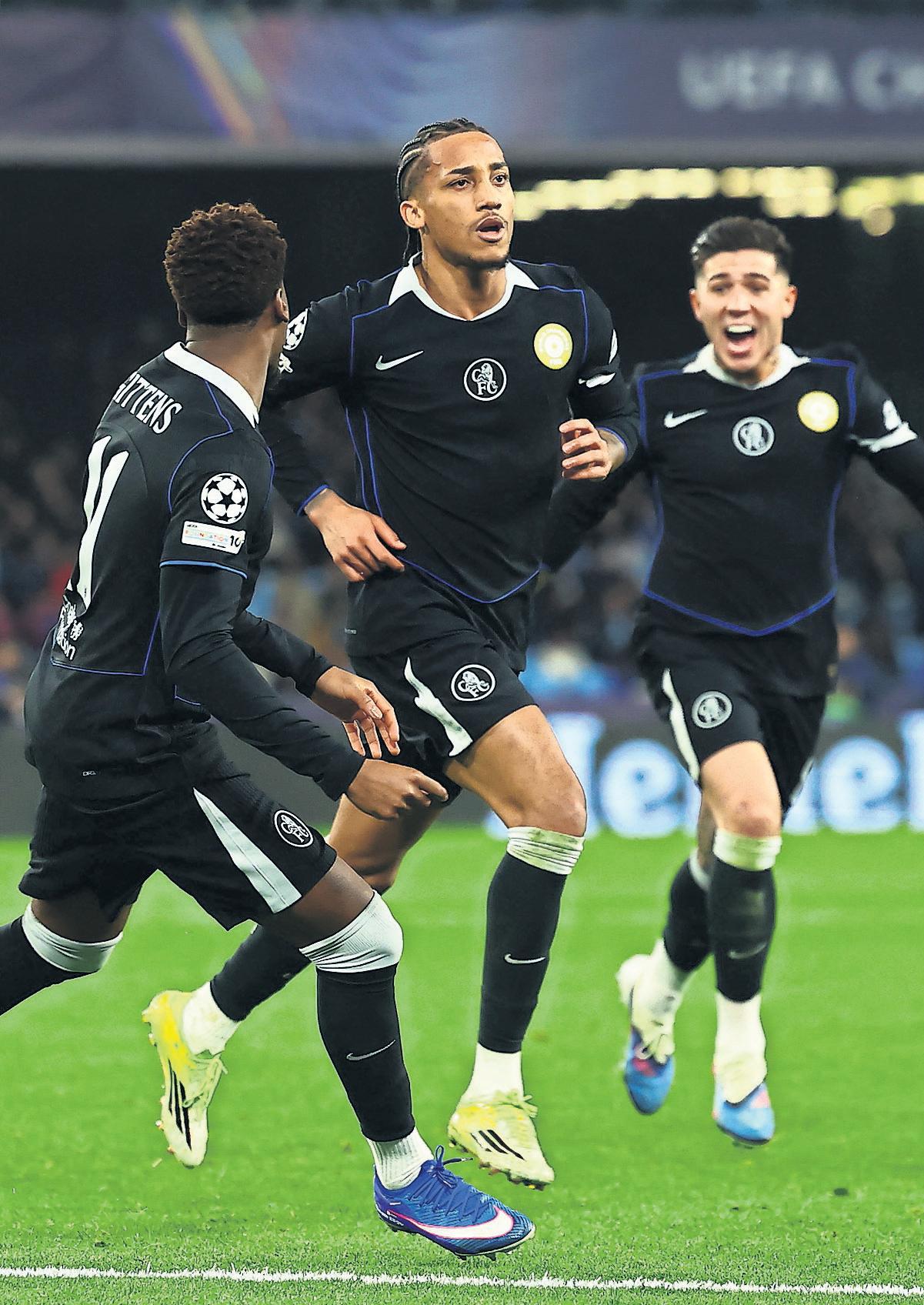 João Pedro’s double dumps out Napoli as Chelsea avoid playoff