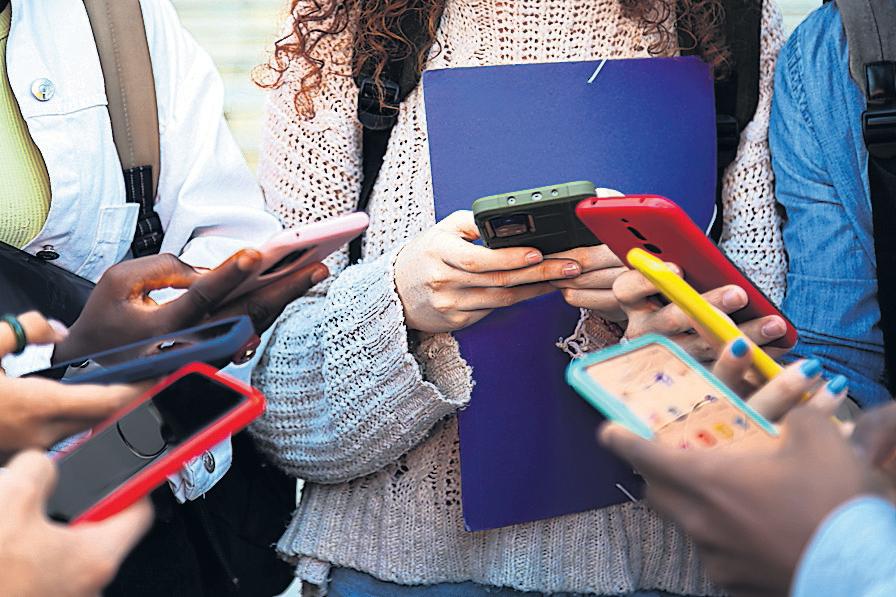 Internet safety campaign accused of censoring speeches by teenagers