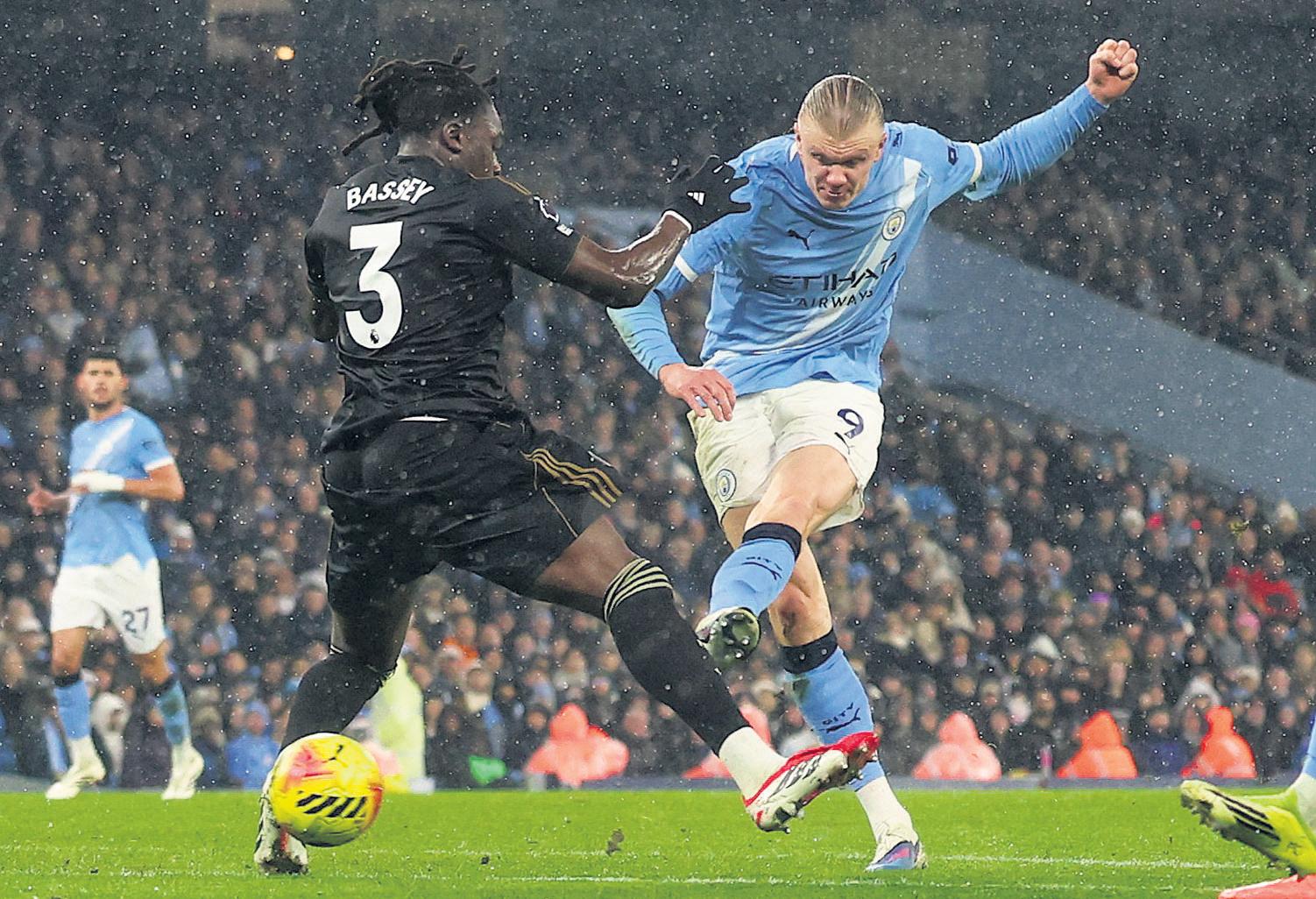 City beat Fulham for 20th time in a row to narrow gap at top