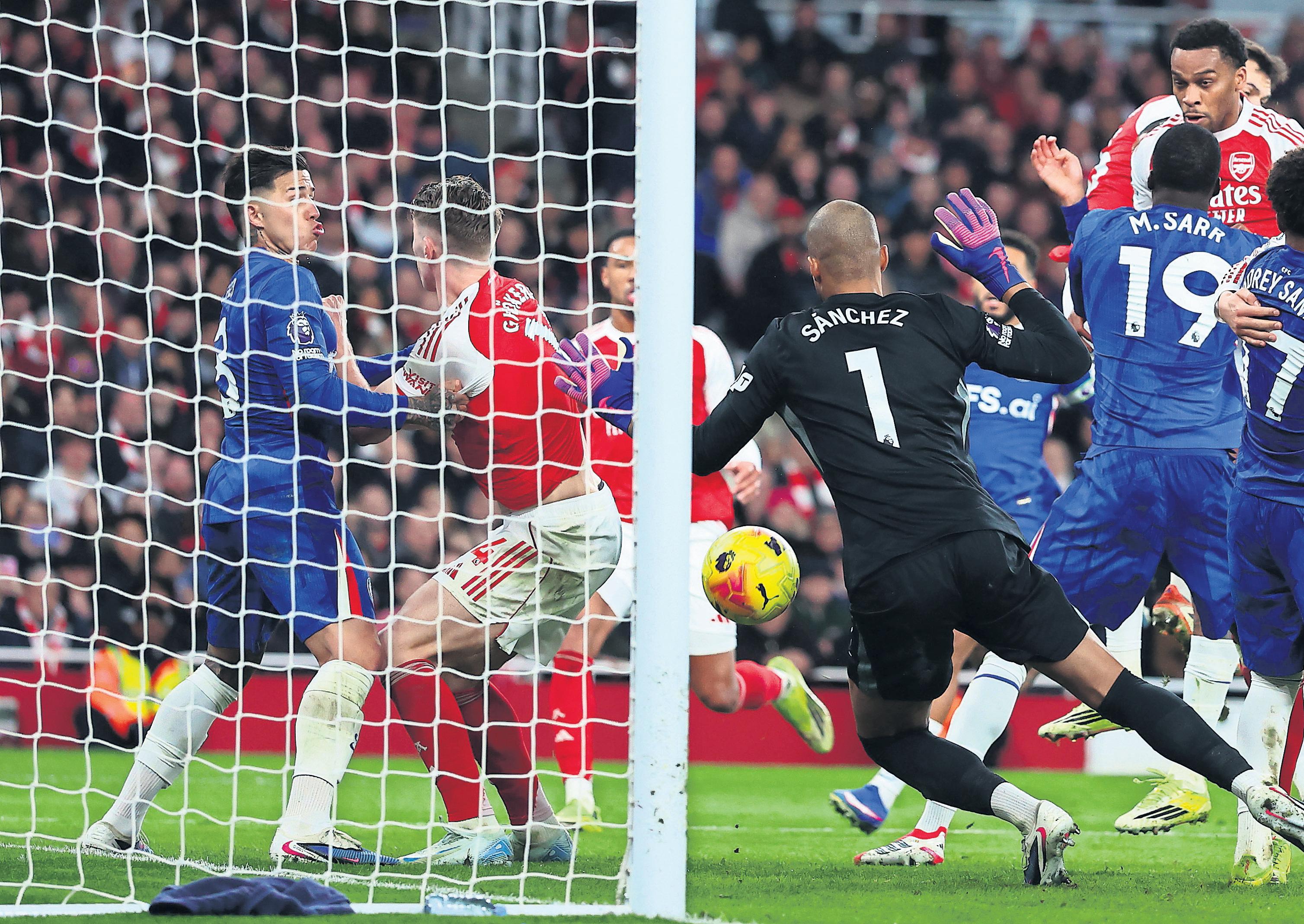 Timber topples battling Chelsea and keeps Arsenal on the accelerator