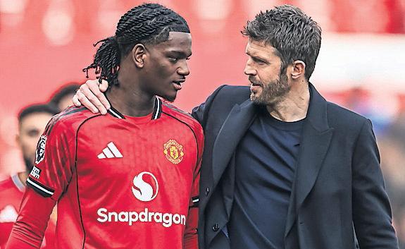 Carrick not ruling out title despite 13-point gap to Arsenal