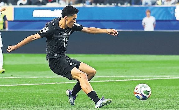 Infantino lends Iran his ear after Mohebi earns draw