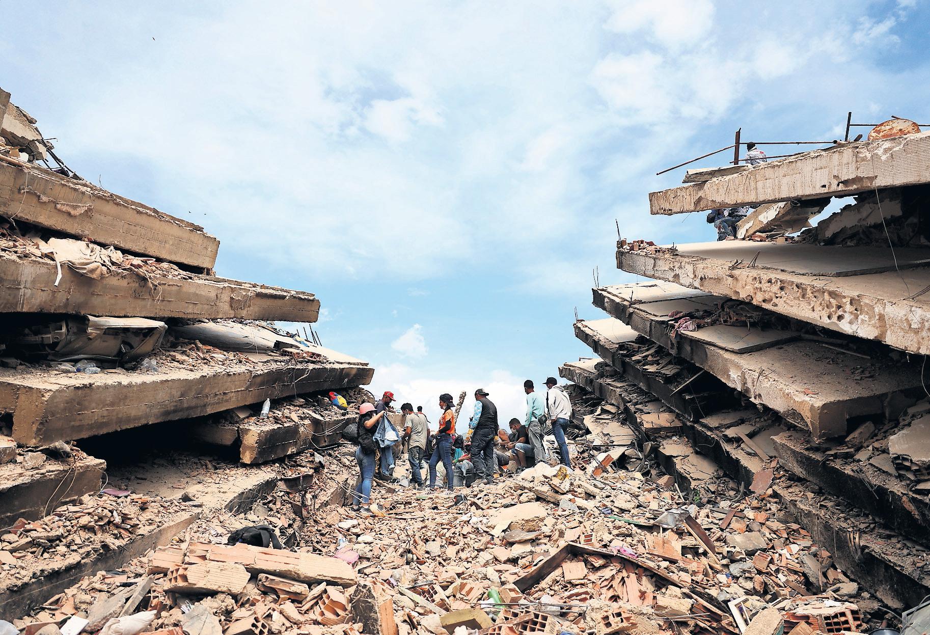 Aftershock creates panic in quake-hit Venezuela as crisis grows