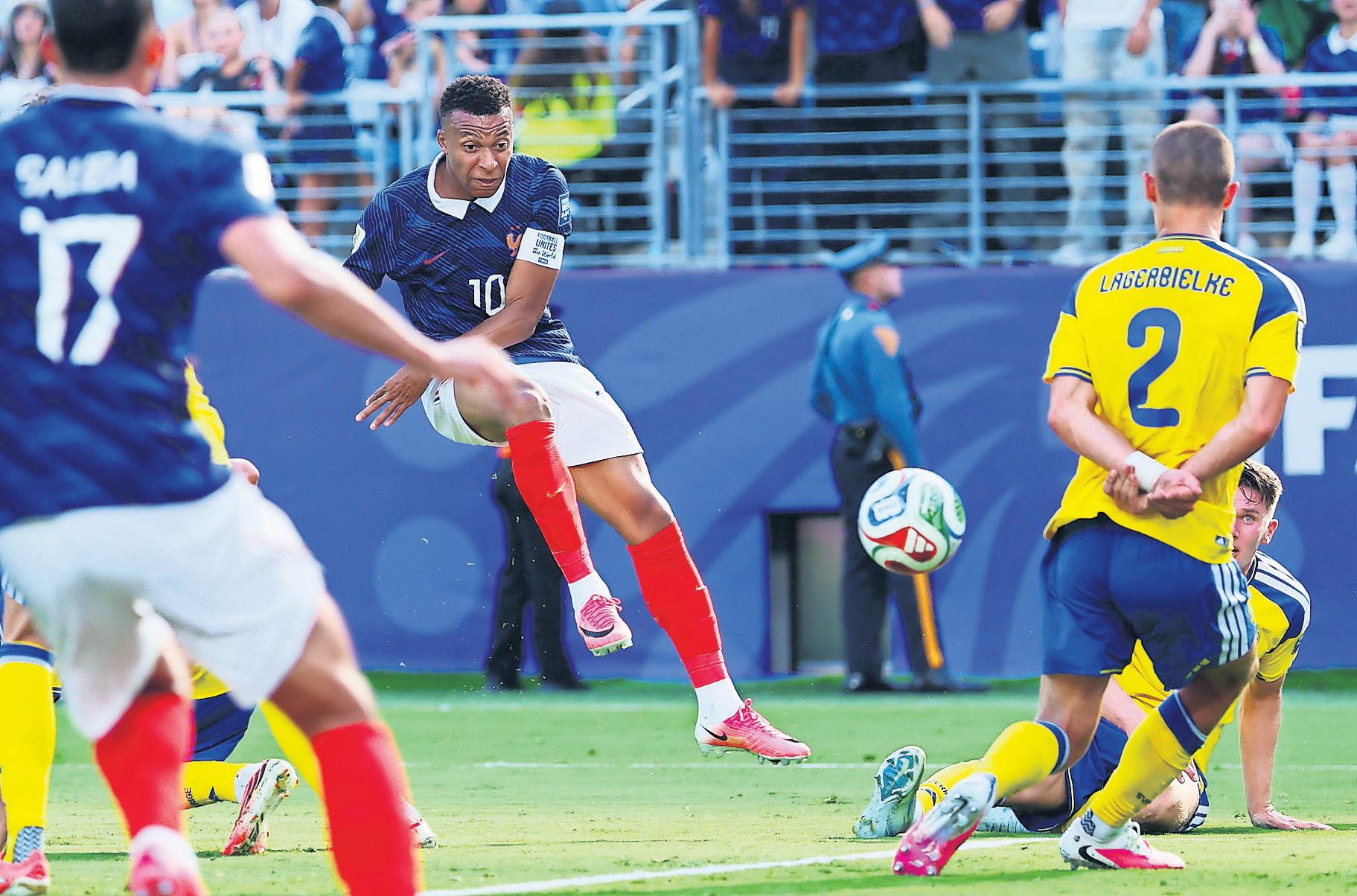 Mbappé and Olise turn on style as flamboyant France stroll into last 16