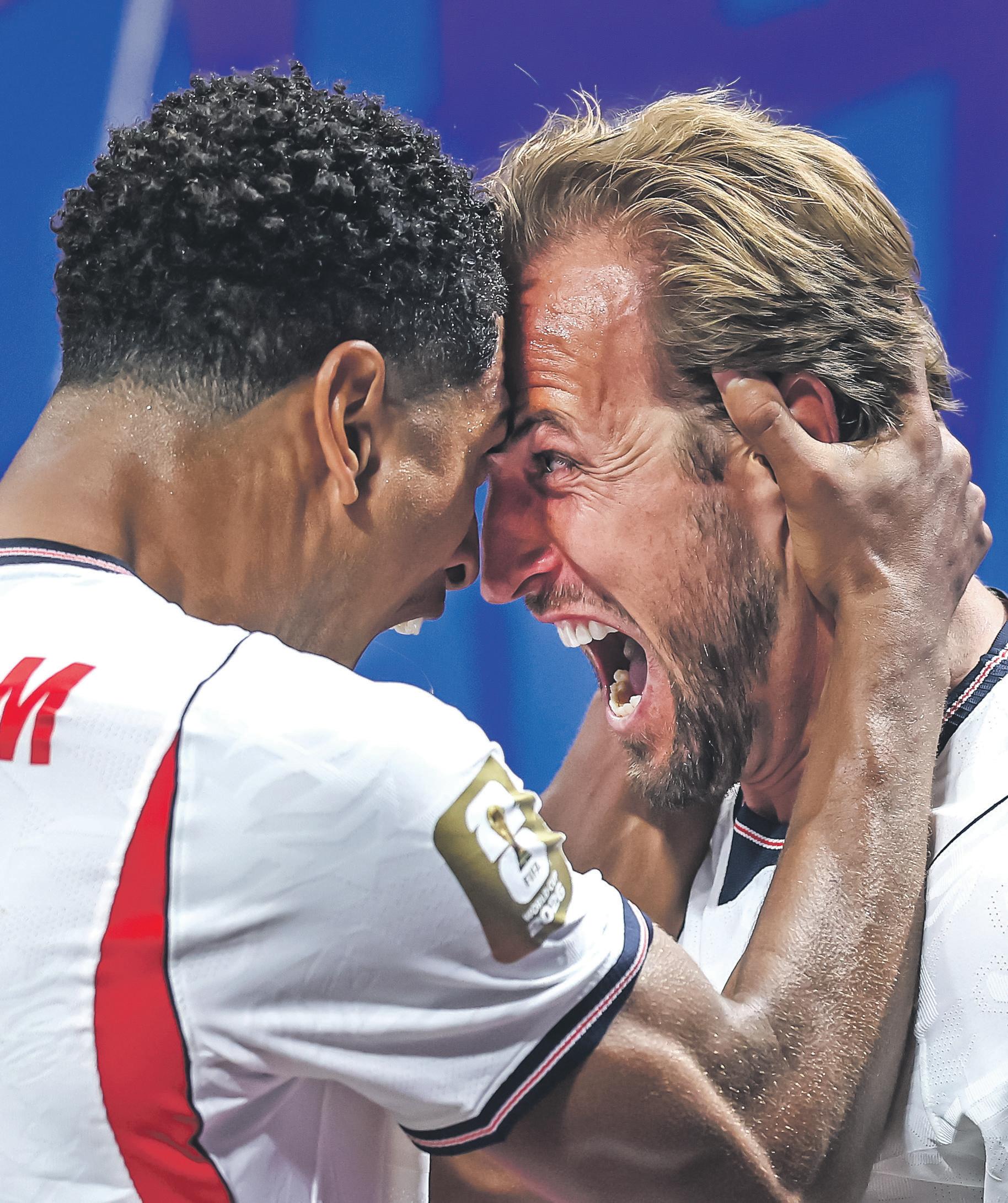 Kane's World Cup rescue puts England into last 16