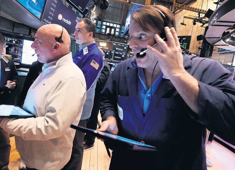 Fear of a tariff 'Trumpcession' puts pressure on Bank and Fed over rates