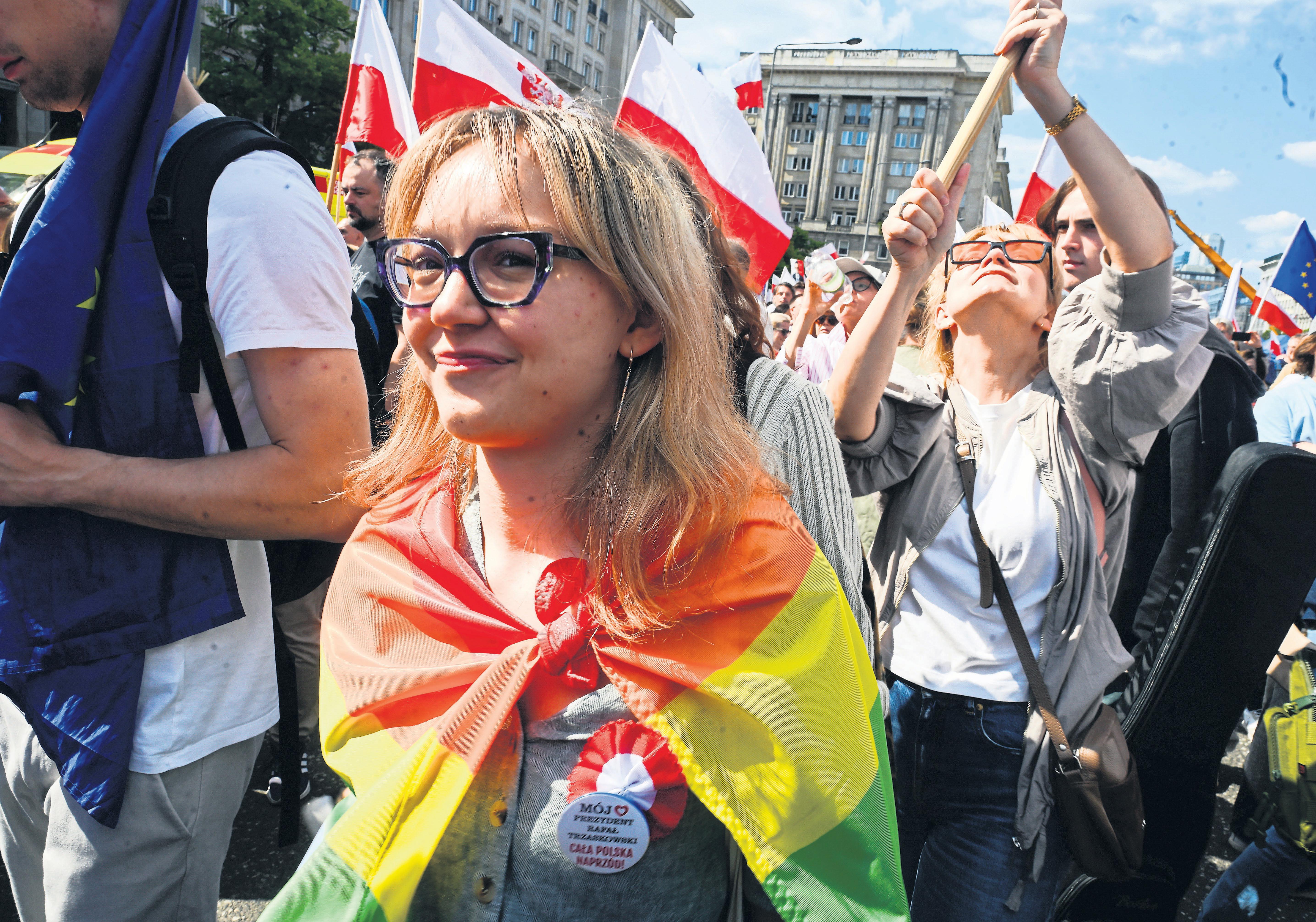 Angry young Poles hold the key to presidential palace in knife-edge election