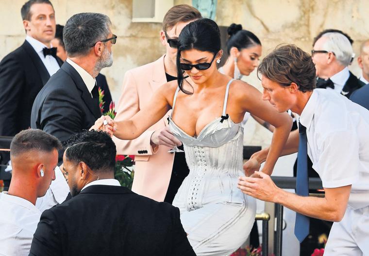 Bookseller gets hitched