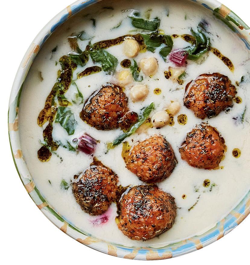 Hot yoghurt soup with dumplings
