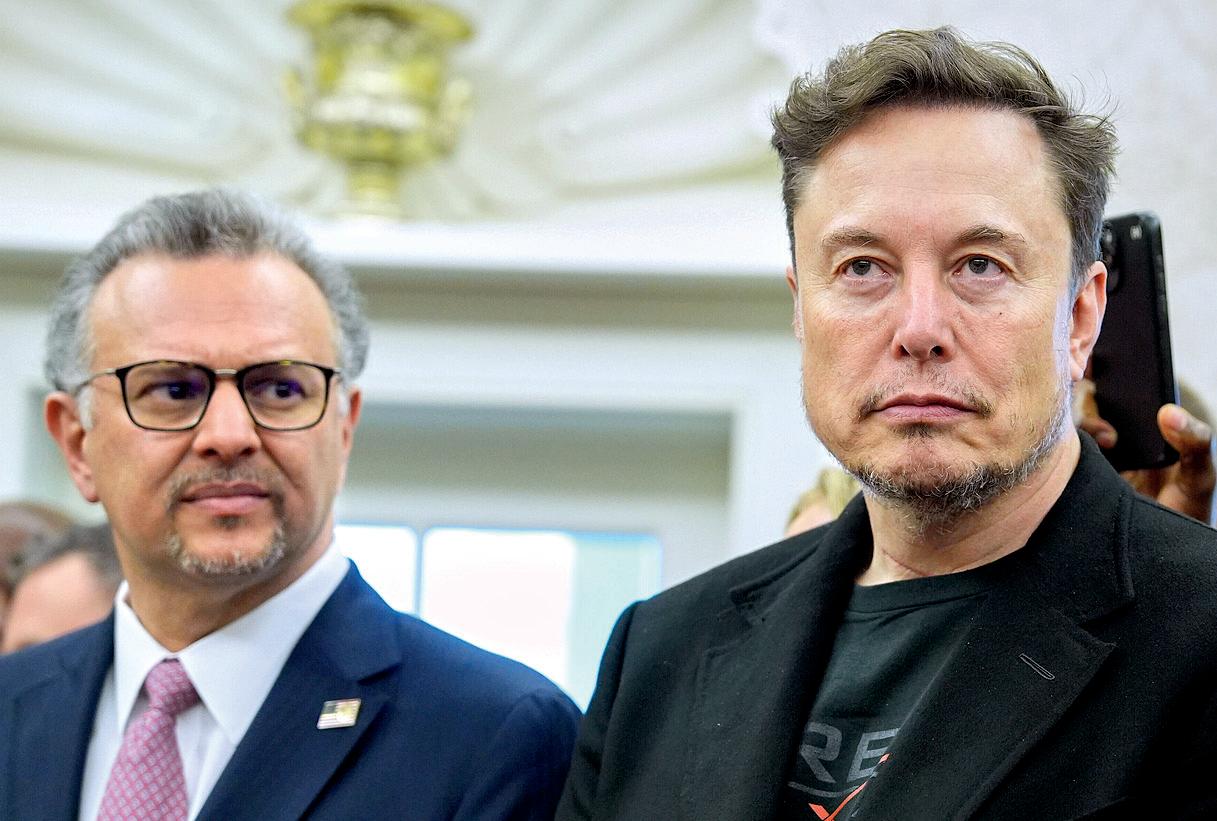 Musk moves from pivotal to the edge of the White House orbit