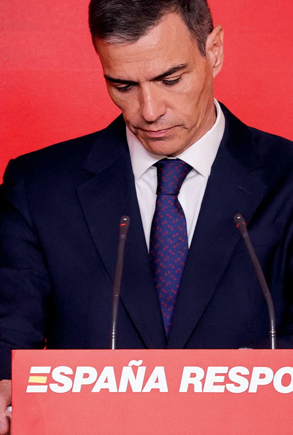 Sánchez the survivor fights for his political life