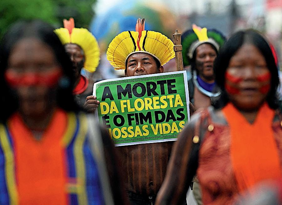 Protesters take to Belém streets to urge action