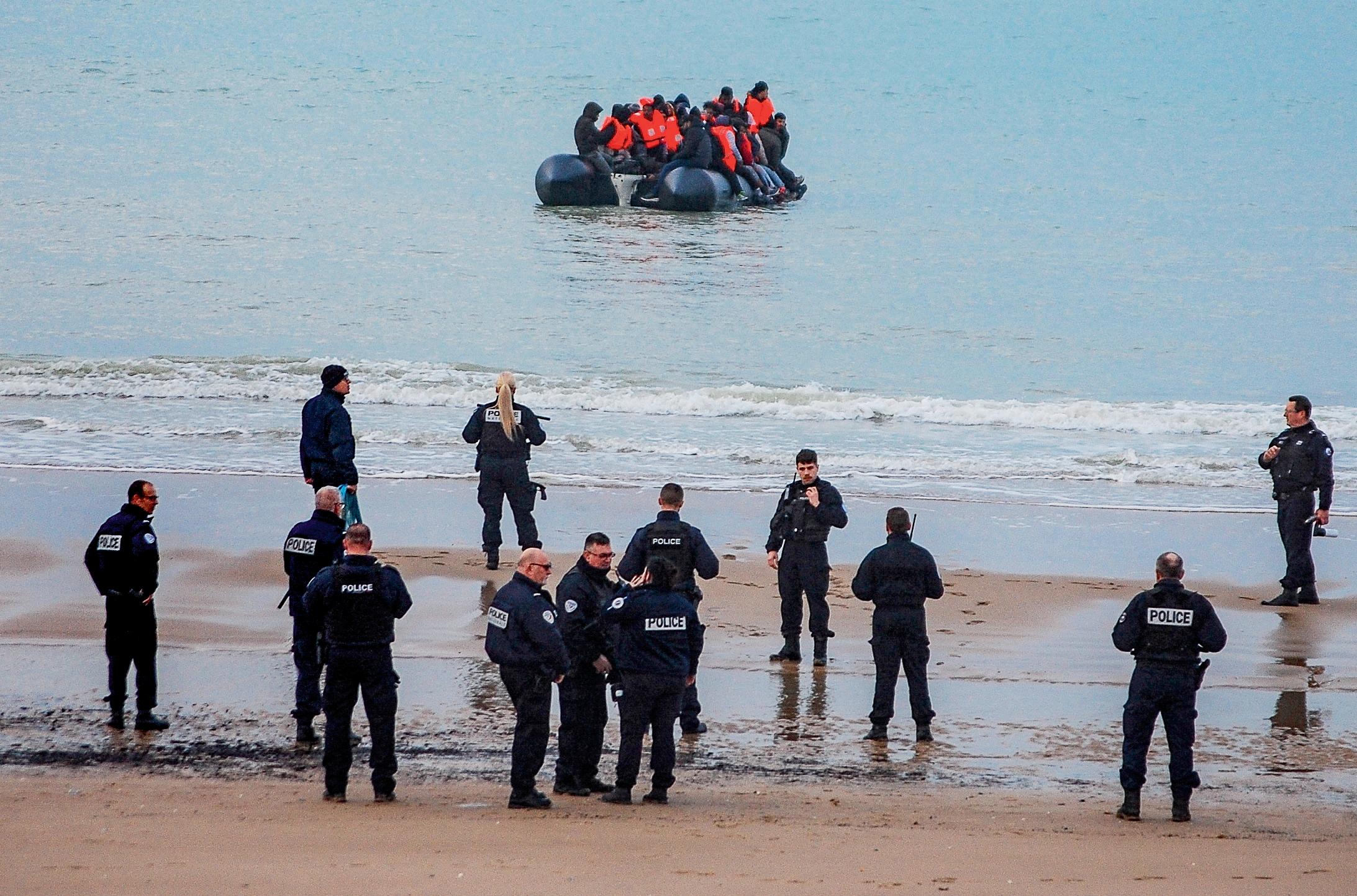 Starmer faces fresh challenge over asylum plans