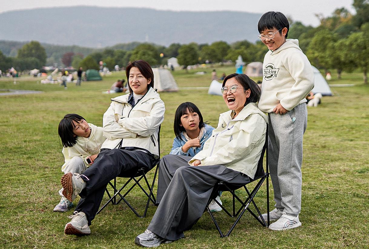 The single mothers teaming up to raise kids