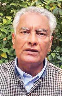 Sunil Jakhar demands ECI probe into AAP policy