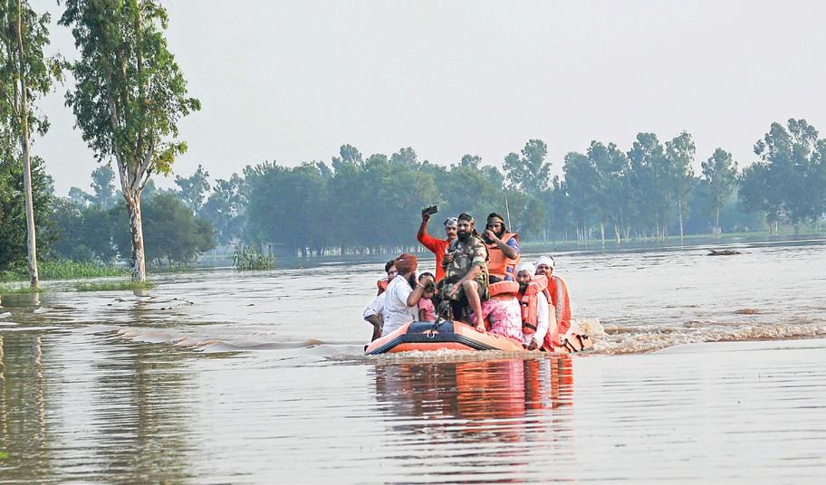 Barrage gate on Ravi collapses, Punjab suspends engineers